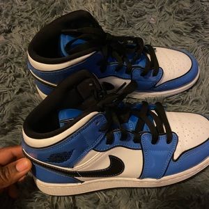 Air jordan 1 mid SE “Signal Blue”